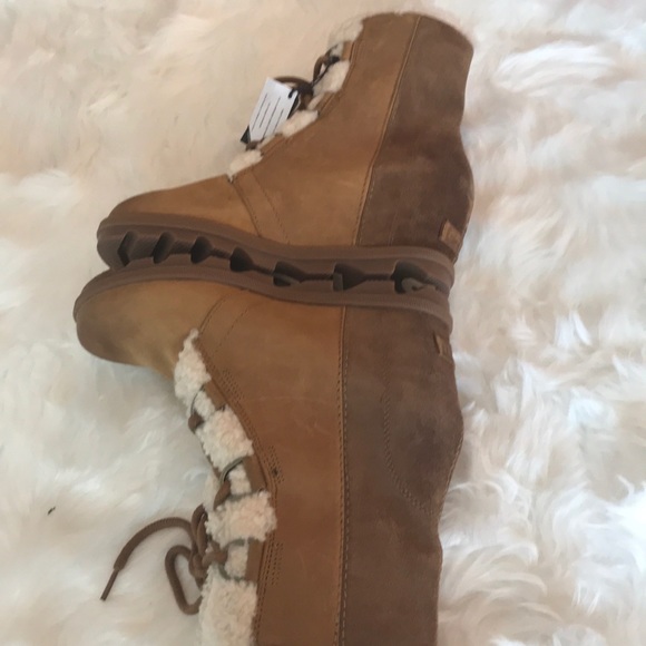 NWT SOREL JOAN OF ARCTIC SHEARLING WEDGE BOOT TAN - Picture 6 of 8